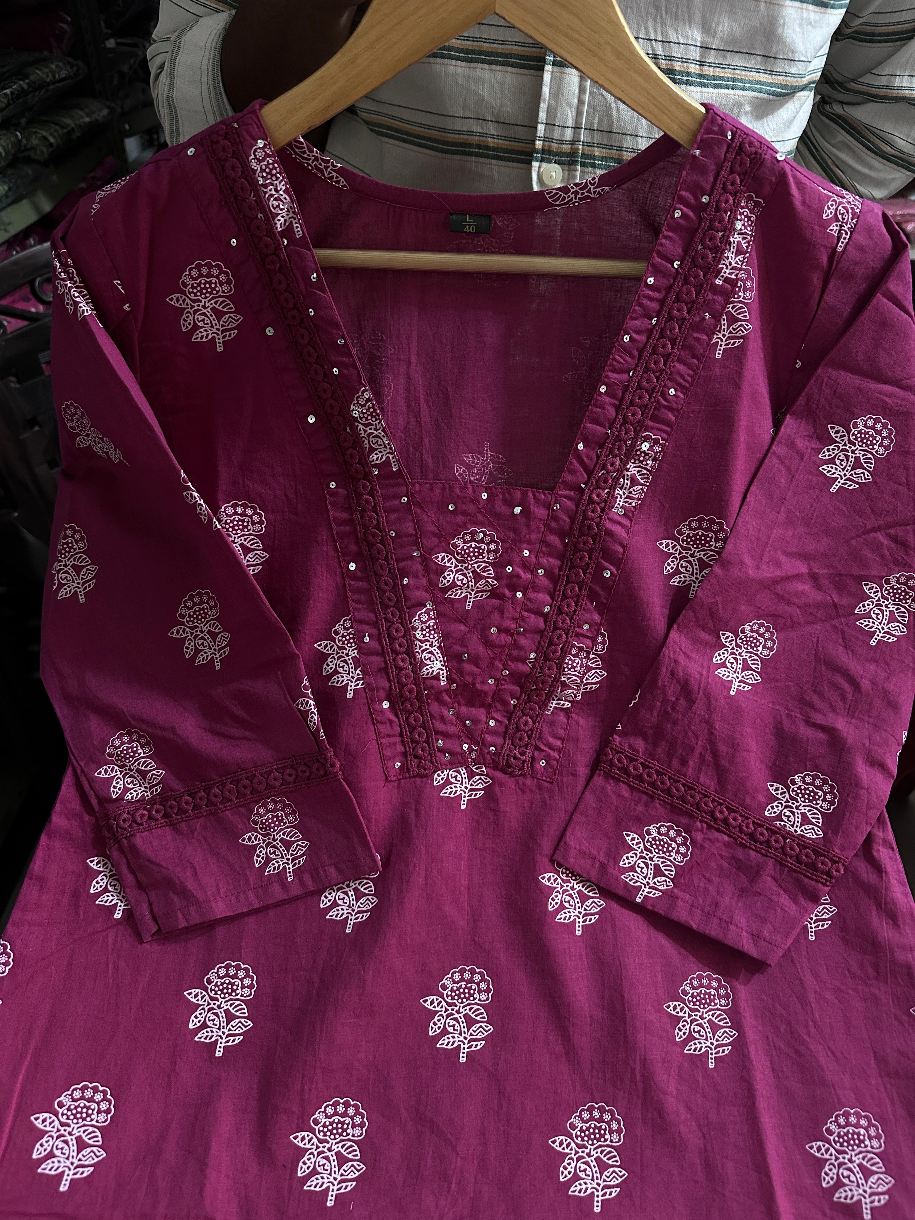 Maroon Designer V-Neck Block Pattern Kurti Pant & Dupatta Set - Image 5
