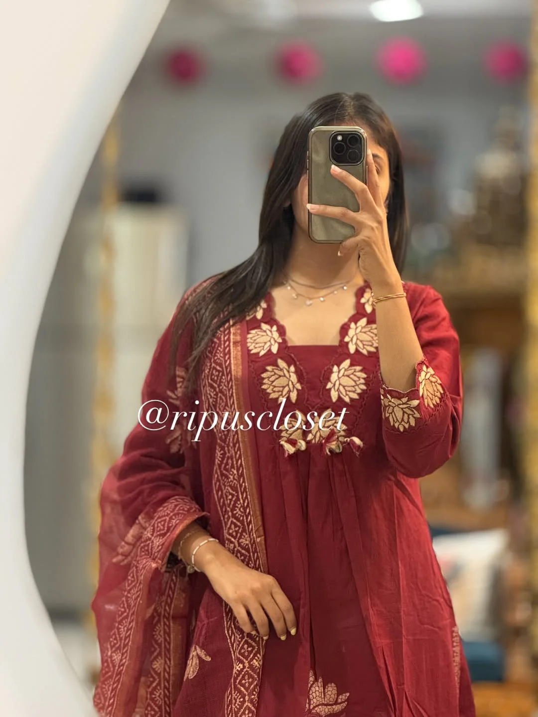 Maroon Elegant Floral Embroidered Kurta Set with Dupatta - Image 2